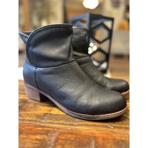 UGG Leather‎ Nubuck Darling Black Ankle Boots Women Size 7.5 Block Heel Everyday